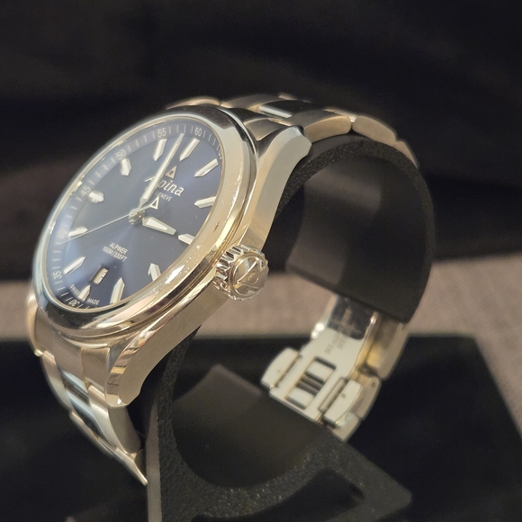 Alpina Alpiner Quartz Watch 42mm - Picture 3 of 12